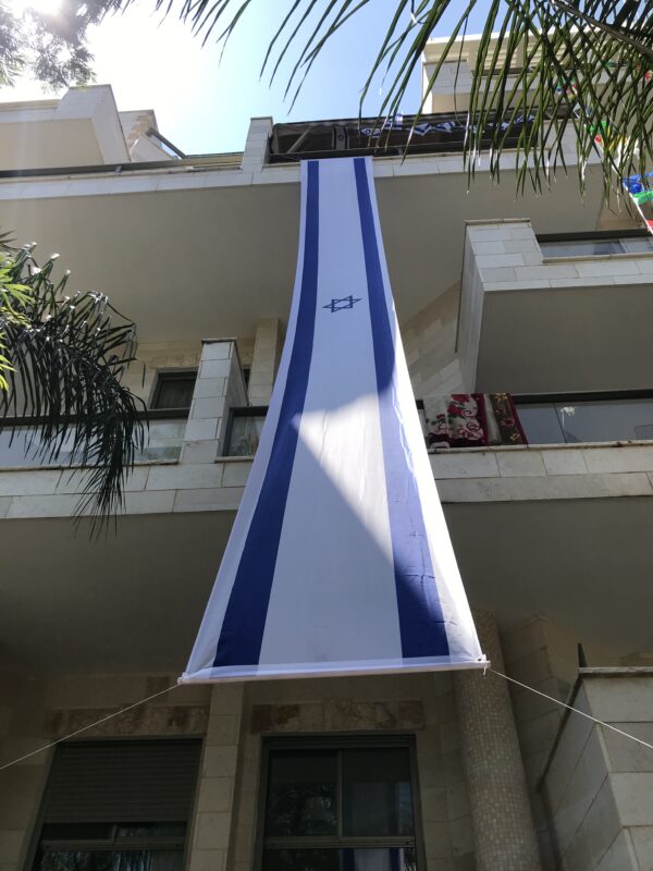 ⁦דגל משי 10 מטר / 1.10 מטר כולל 4 טבעות לקשירה⁩ – תמונה ⁦2⁩